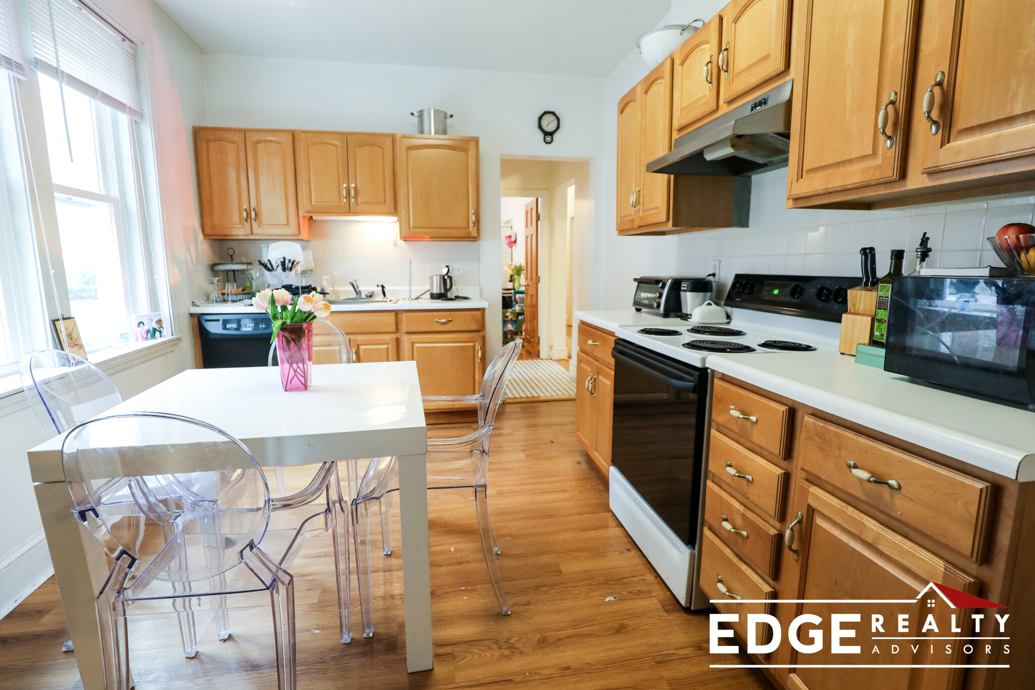 4 bed, 2 bath apartment for rent at 156 Coolidge St Unit 1, Brookline — photo 2 of 12
