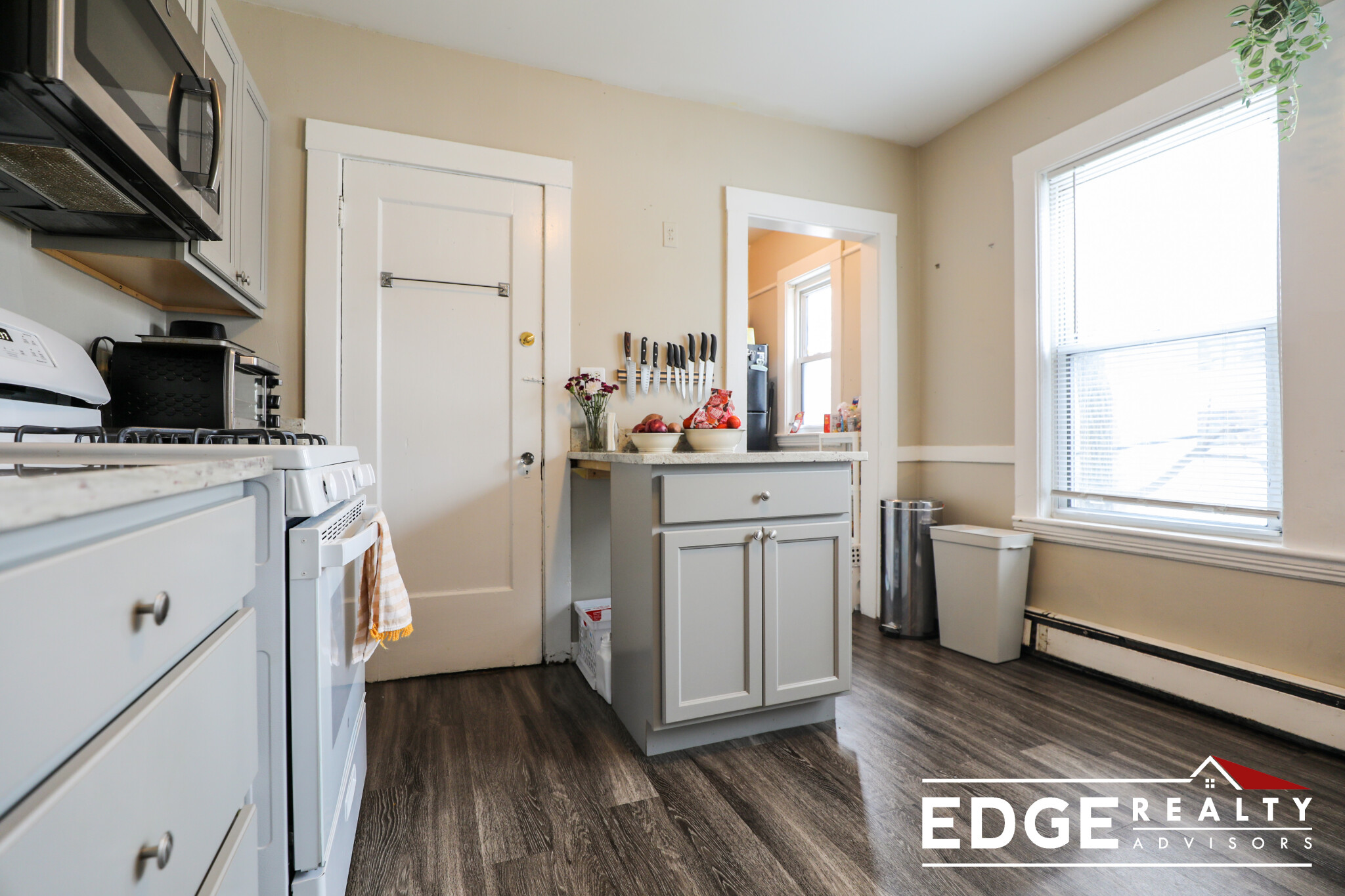 3 bed, 1 bath apartment for rent at 1 Boulevard Ter, Brighton — photo 2 of 11