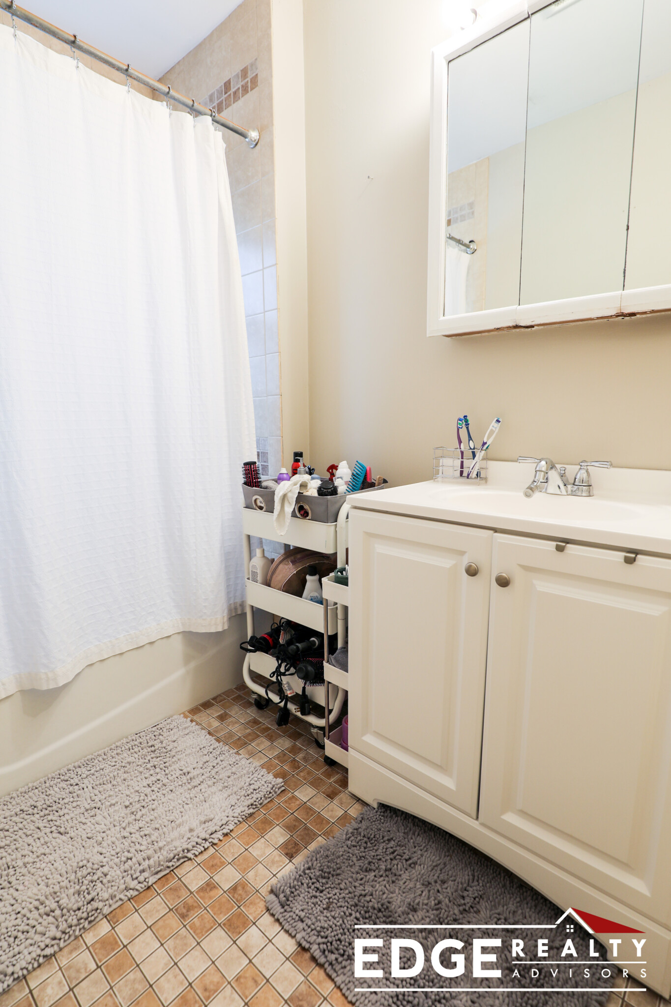 3 bed, 1 bath apartment for rent at 1 Boulevard Ter, Brighton — photo 9 of 11