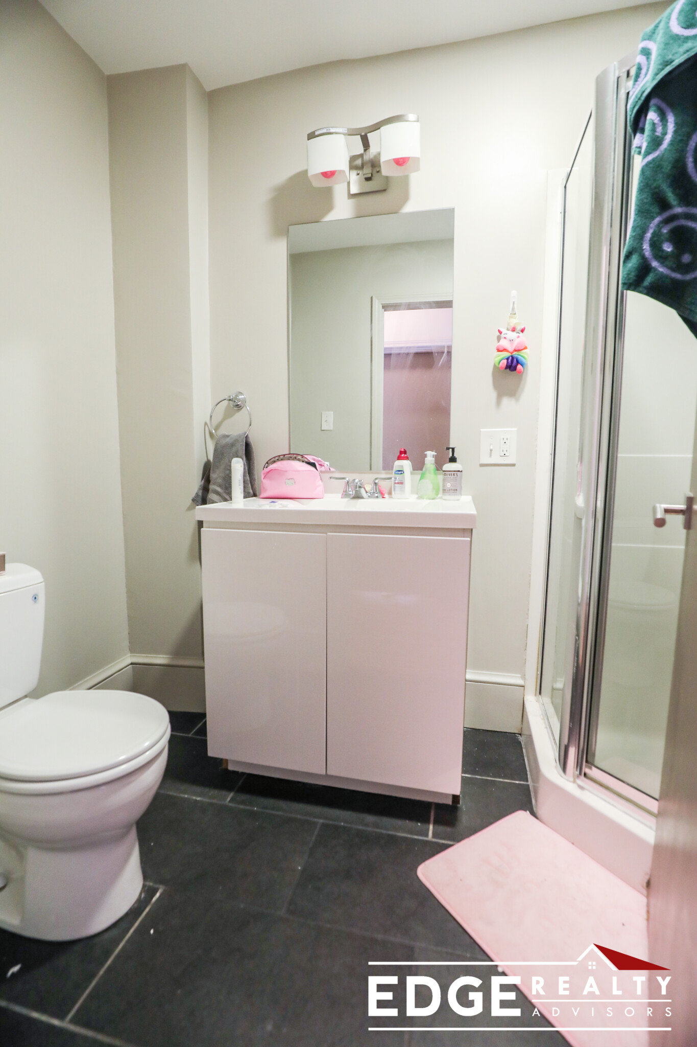 3 bed, 2 bath apartment for rent at 17 Greylock Rd, Allston — photo 4 of 9