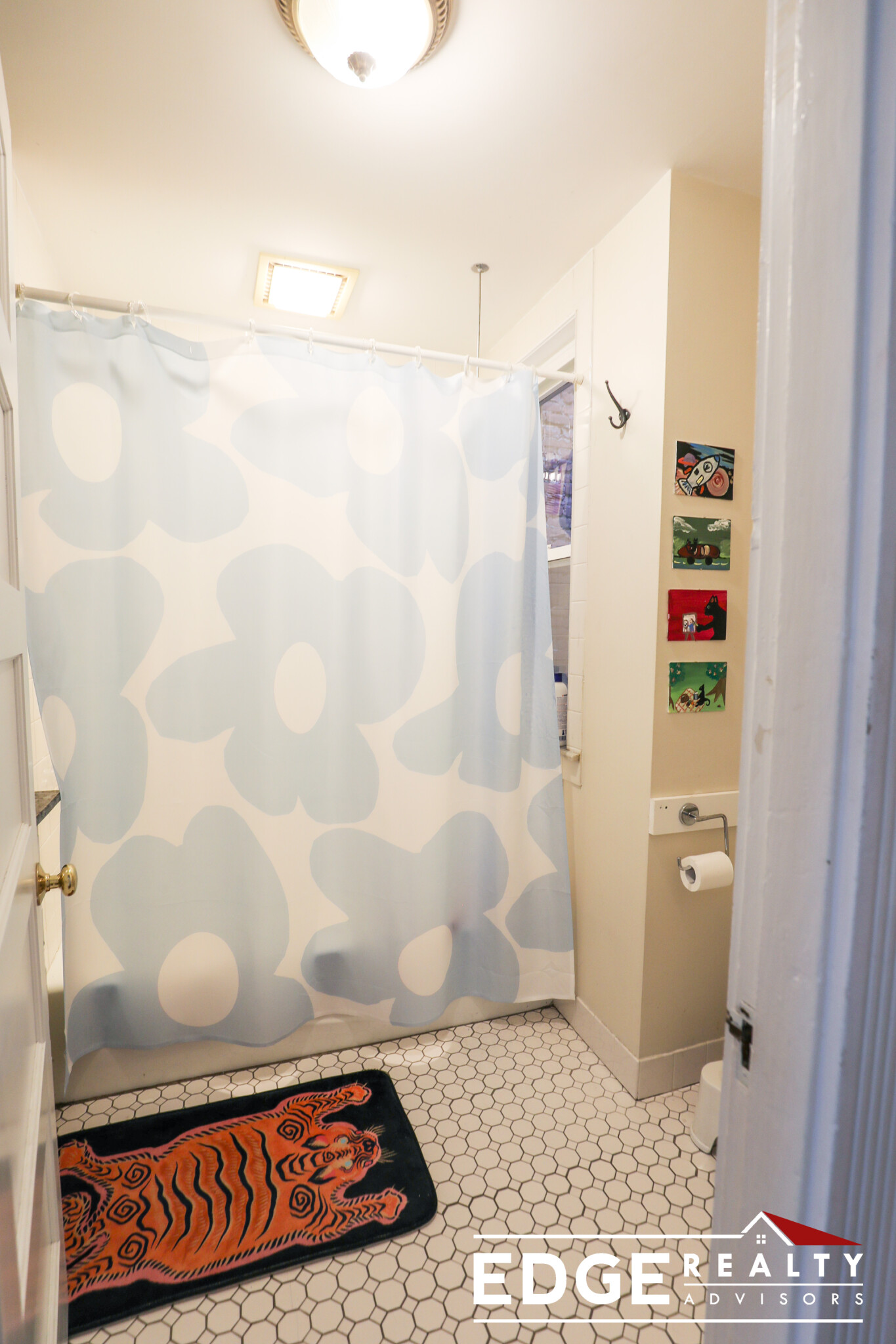3 bed, 1 bath apartment for rent at 9 Bennett St Unit 1, Brighton — photo 7 of 9
