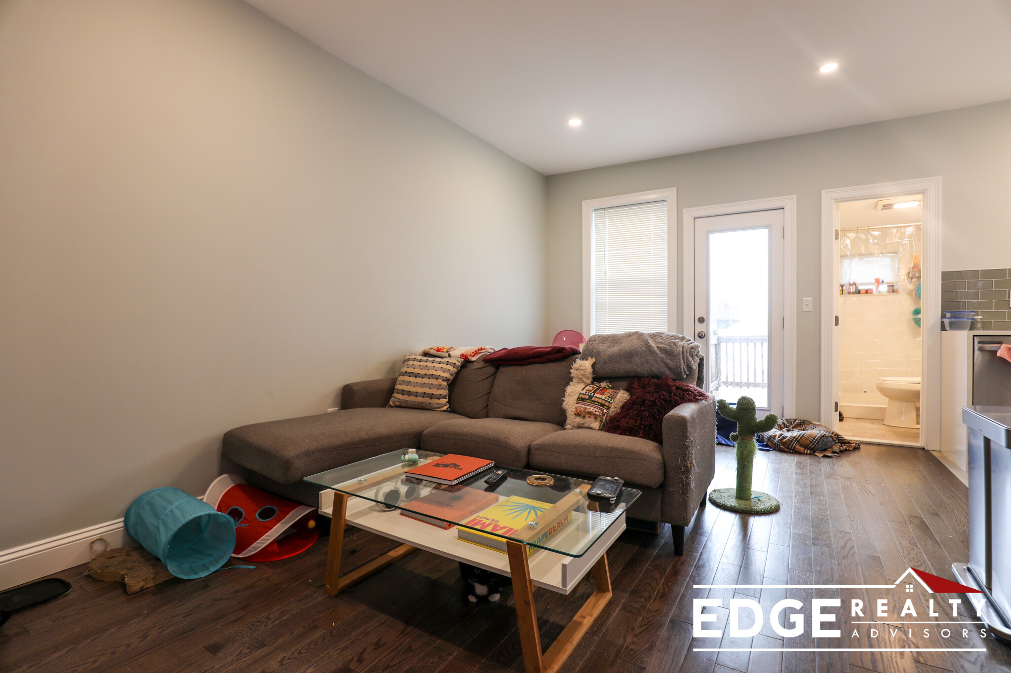 12 Cottage St, East Boston