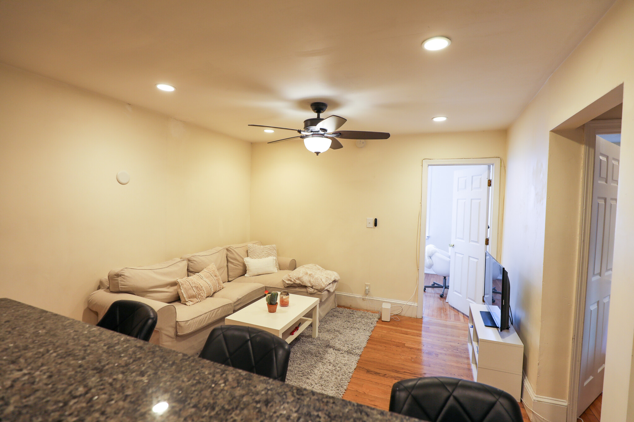 324 Saint Paul St, Longwood