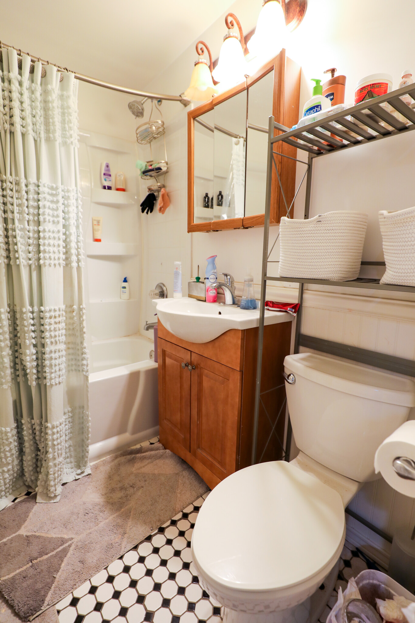 324 Saint Paul St, Longwood