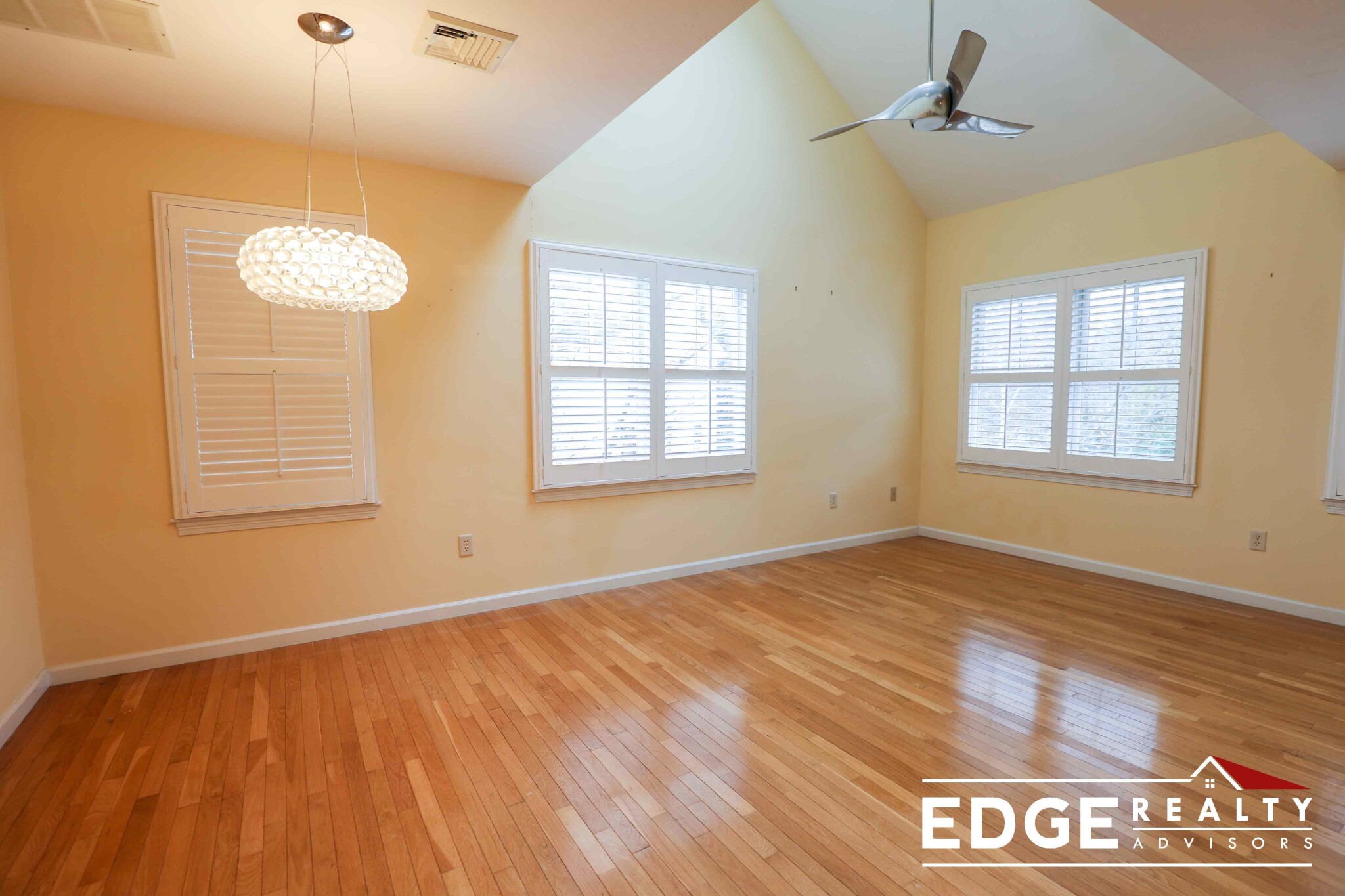 44 Russell Pl, Arlington