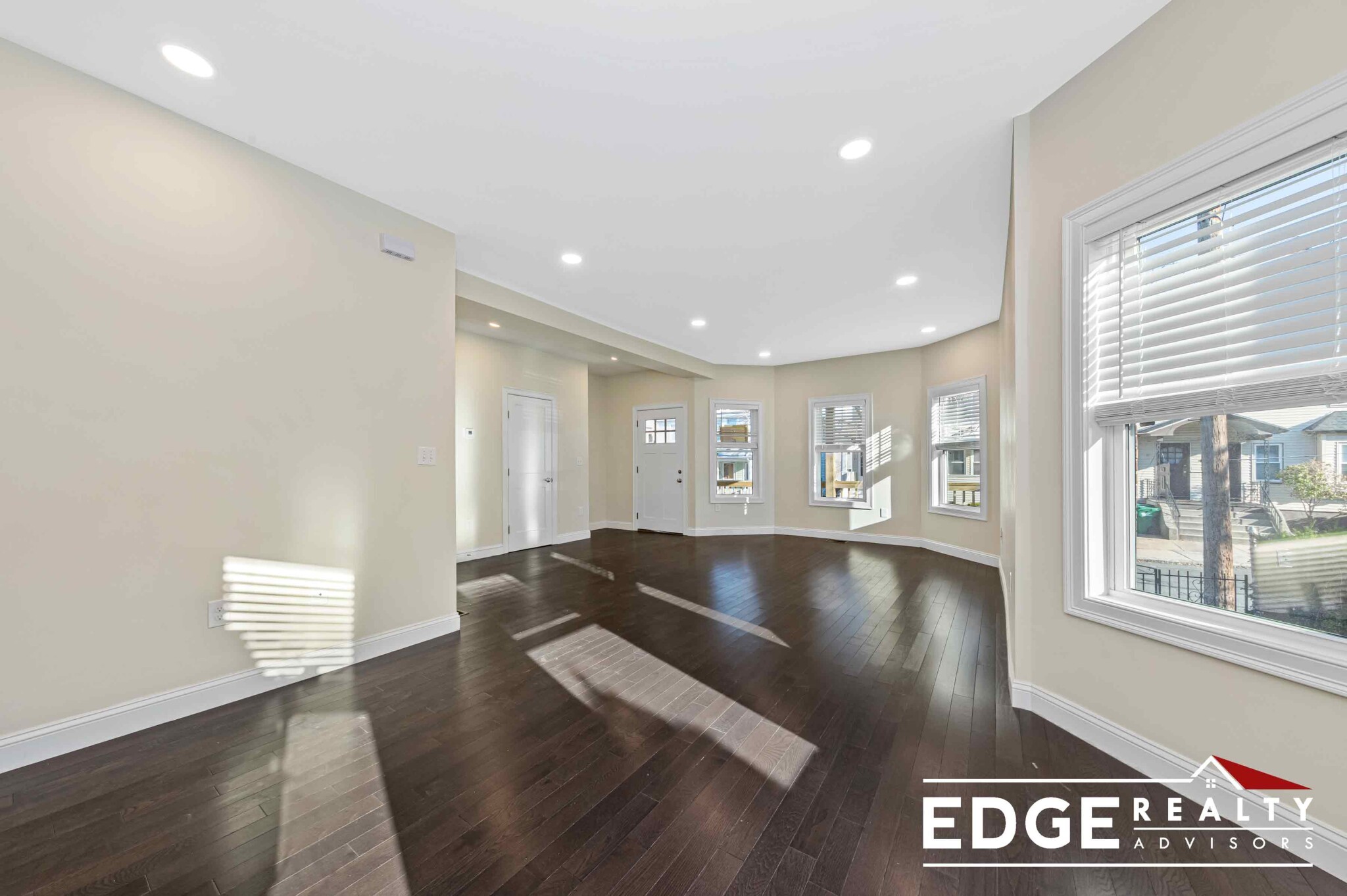 62 Bradbury Ave, Medford