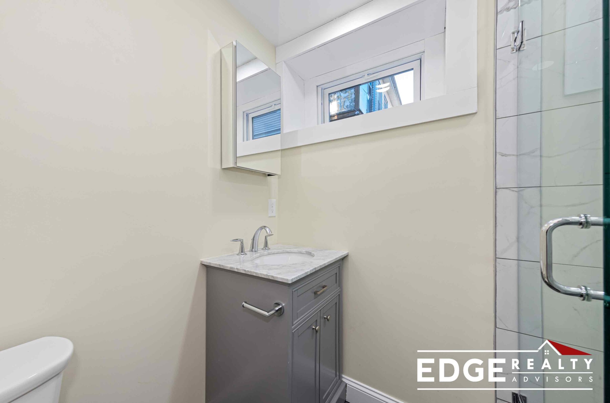 62 Bradbury Ave, Medford