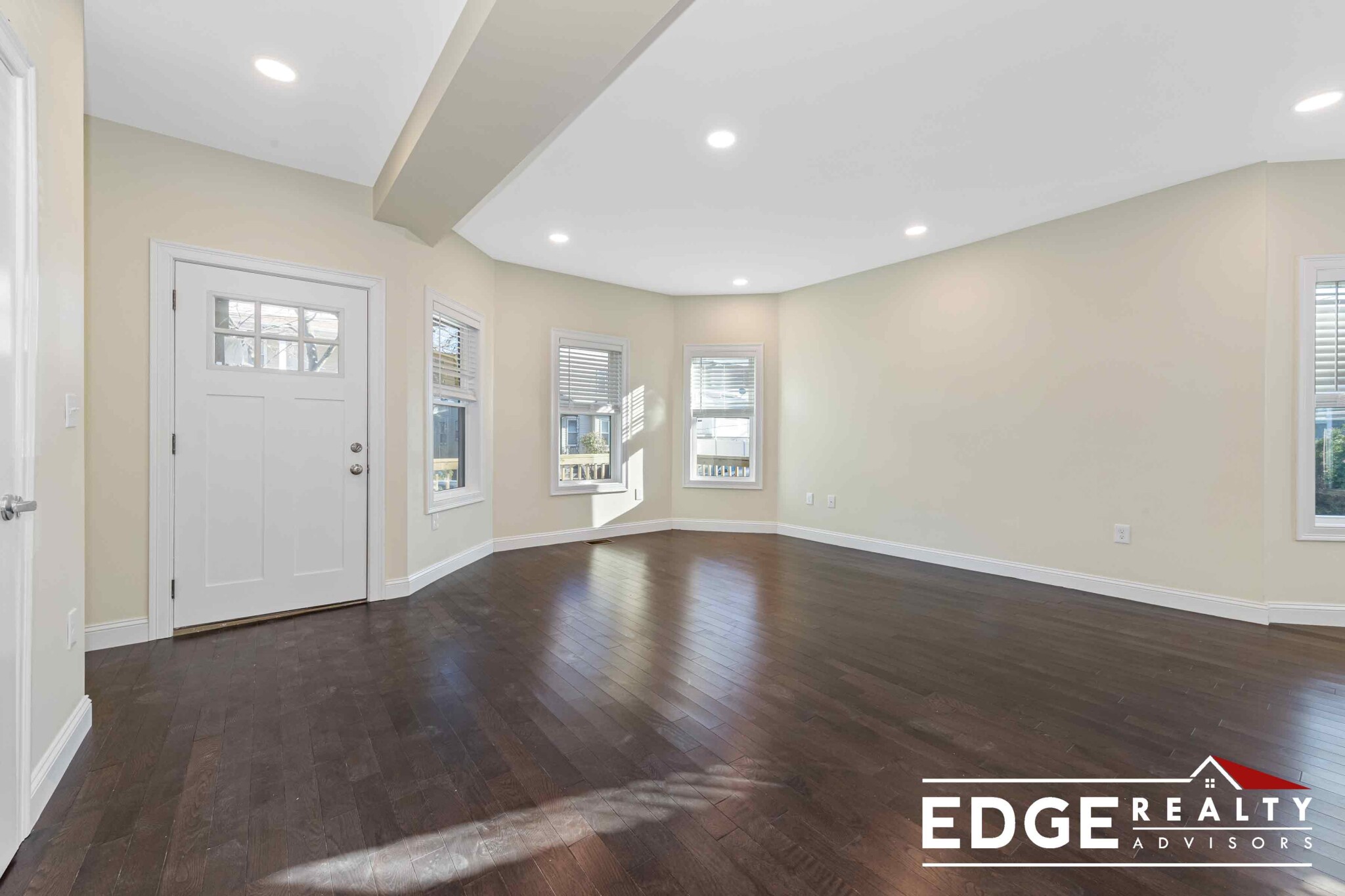 62 Bradbury Ave, Medford