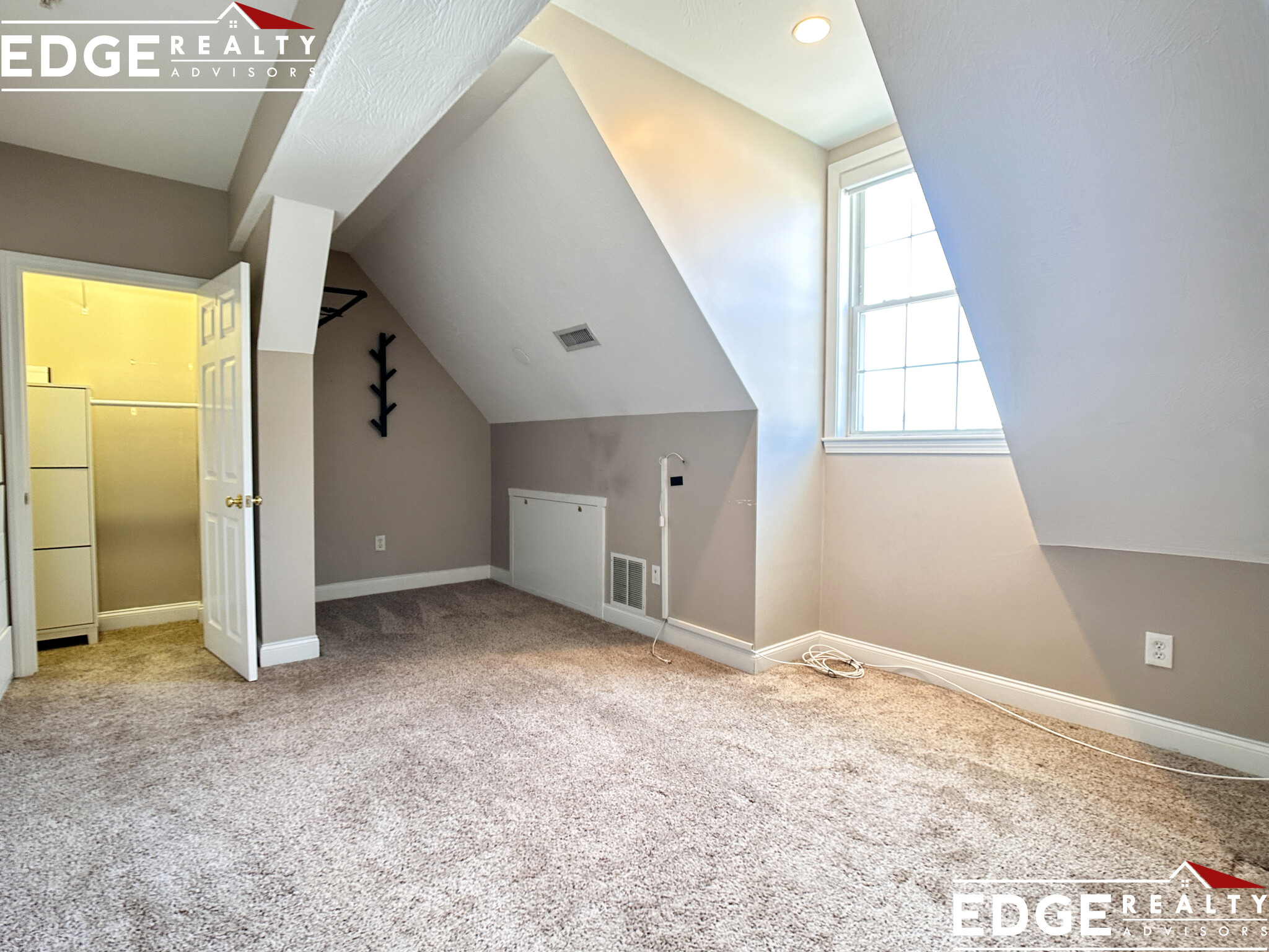 6 Amaranth Pl, Medford