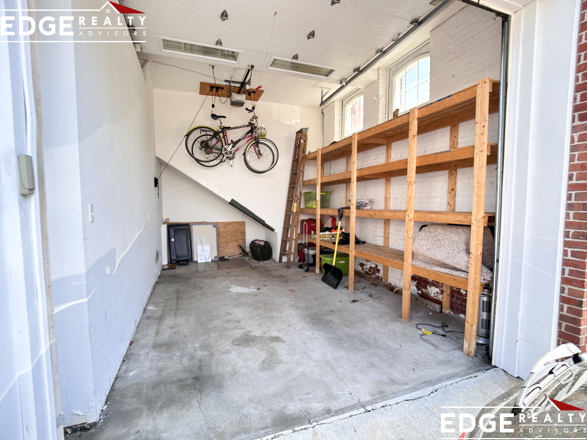 6 Amaranth Pl, Medford