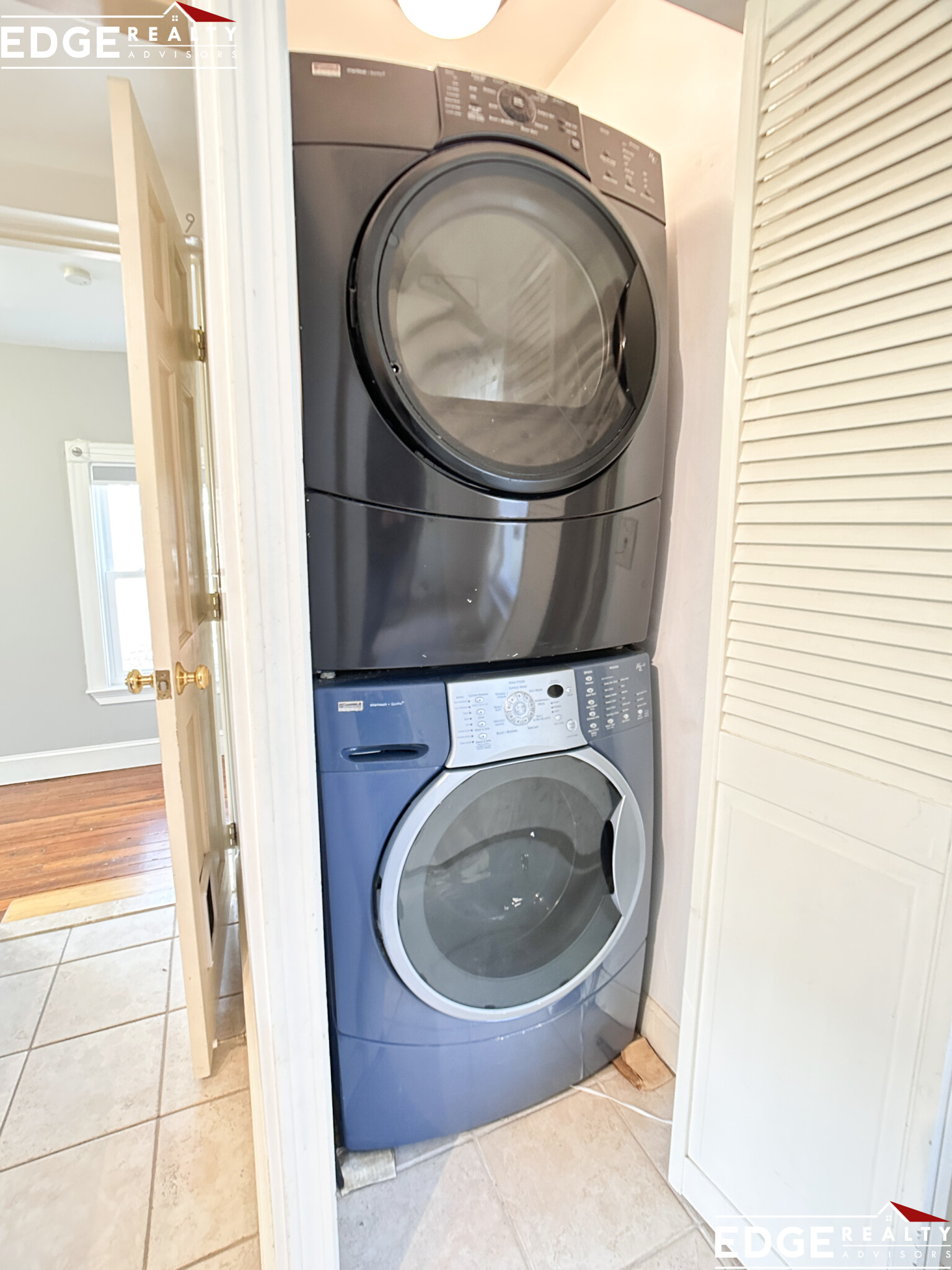 11 Cameron Ave, Davis Square