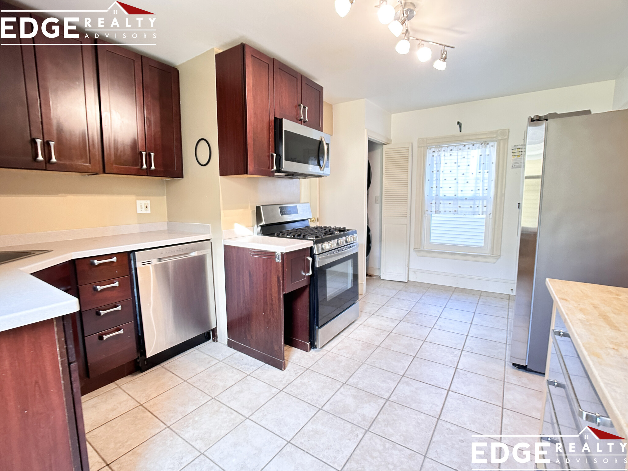 11 Cameron Ave, Davis Square