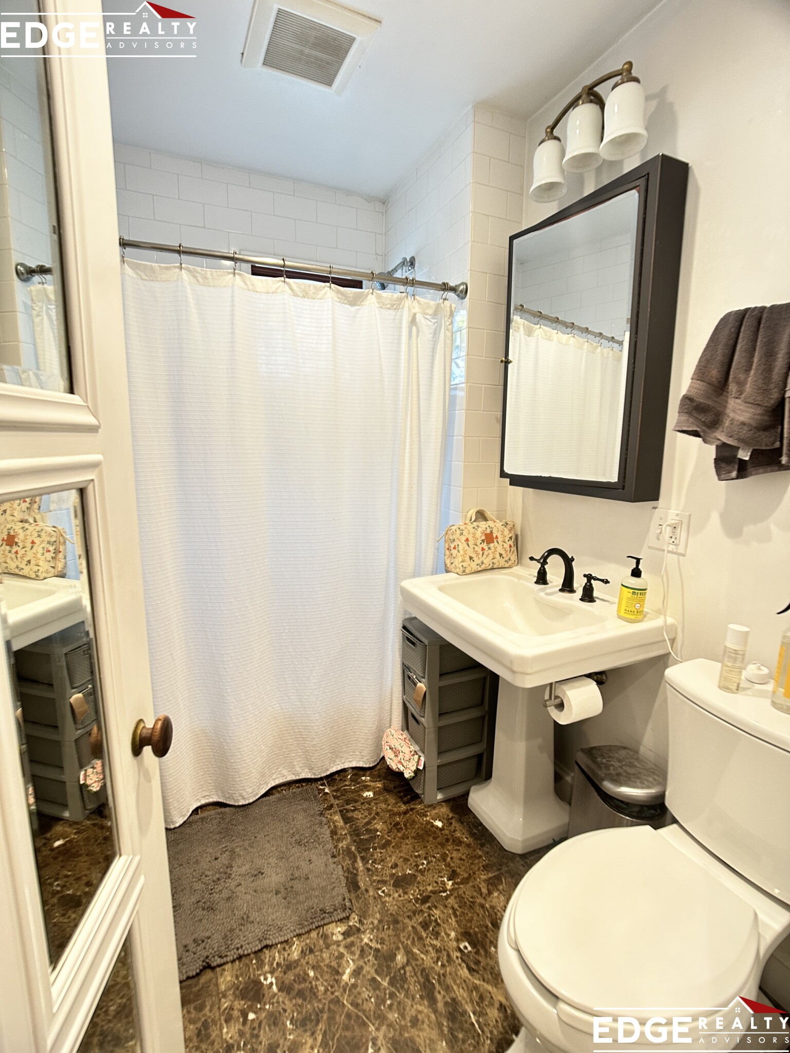 https://ygl-photos.s3.us-west-004.backblazeb2.com/9107W6839bb2788ce7.jpg