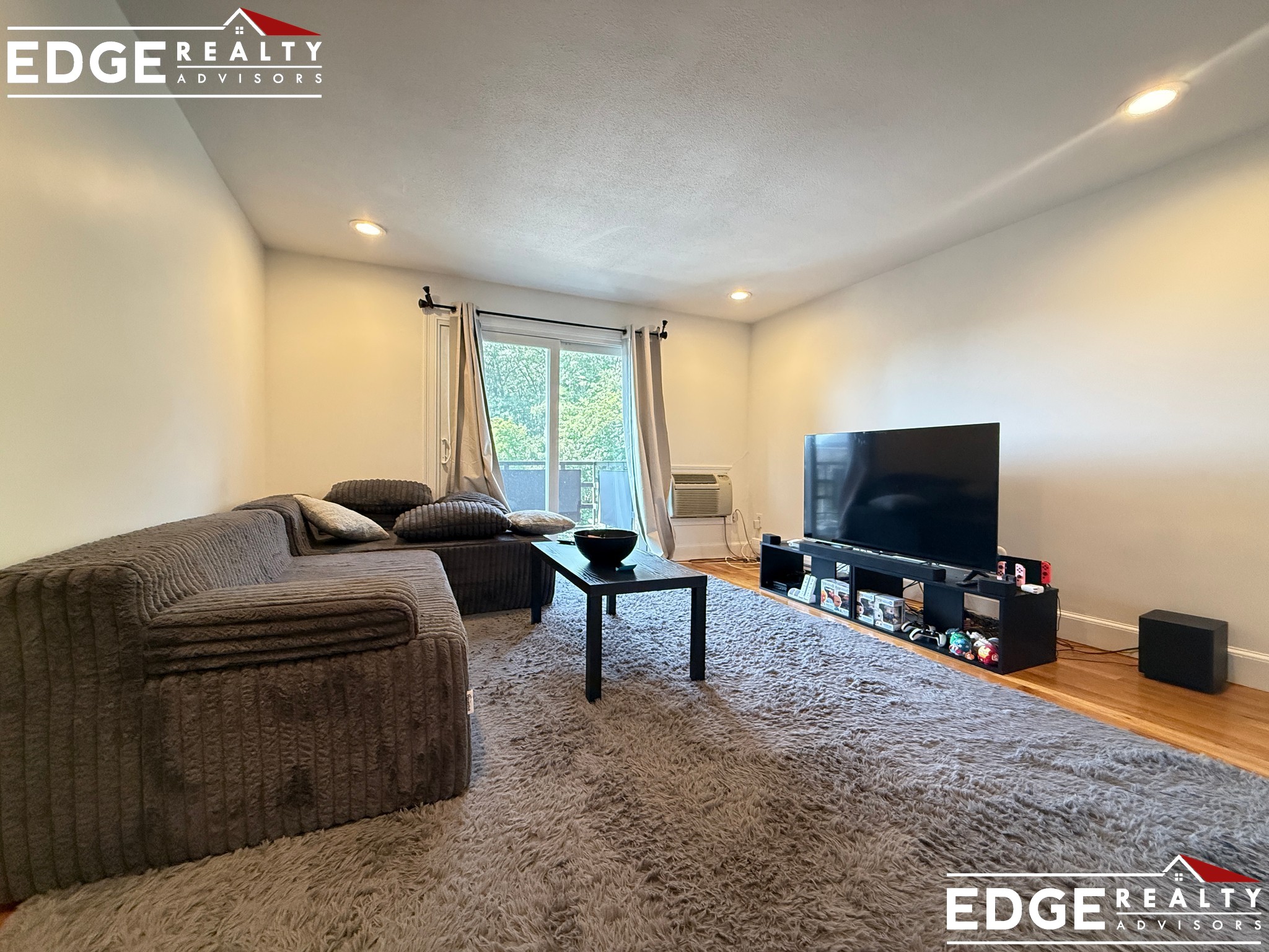 Photos of apartment on Euston Rd.,Boston MA 02135
