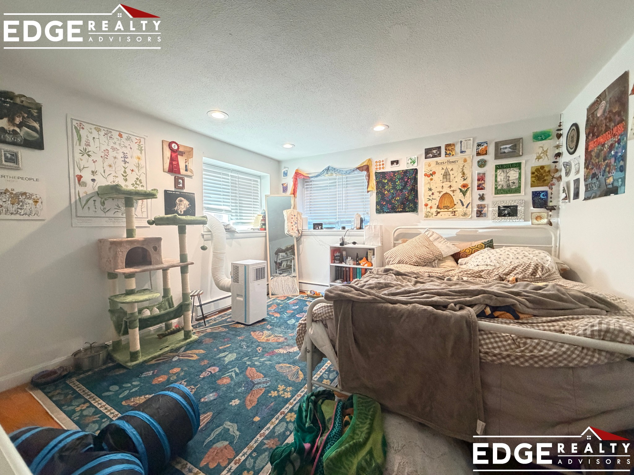 Photos of apartment on Euston Rd.,Boston MA 02135