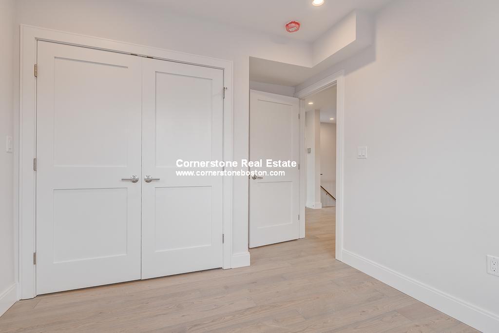 5 bed, 2 bath apartment for rent at 11 Alleghany St Unit 1, Mission Hill — photo 3 of 9