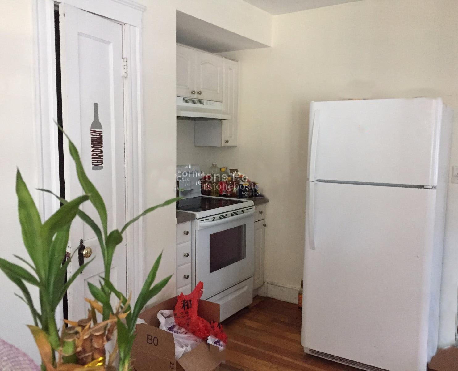 4 bed, 1 bath apartment for rent at 149 Calumet Unit 1, Mission Hill — photo 6 of 6