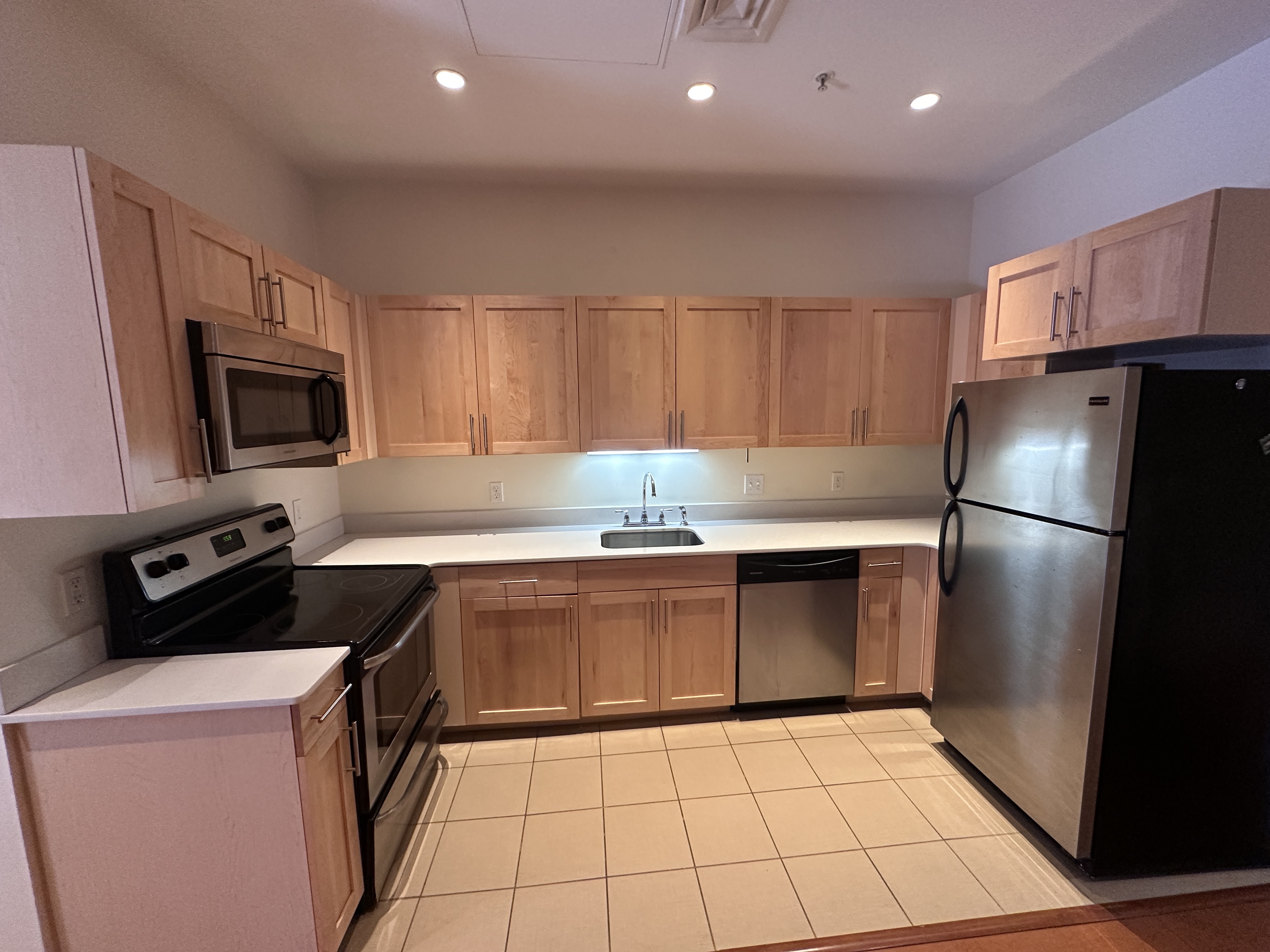 Pictures of  property for rent on Washington St., Boston, MA 02108
