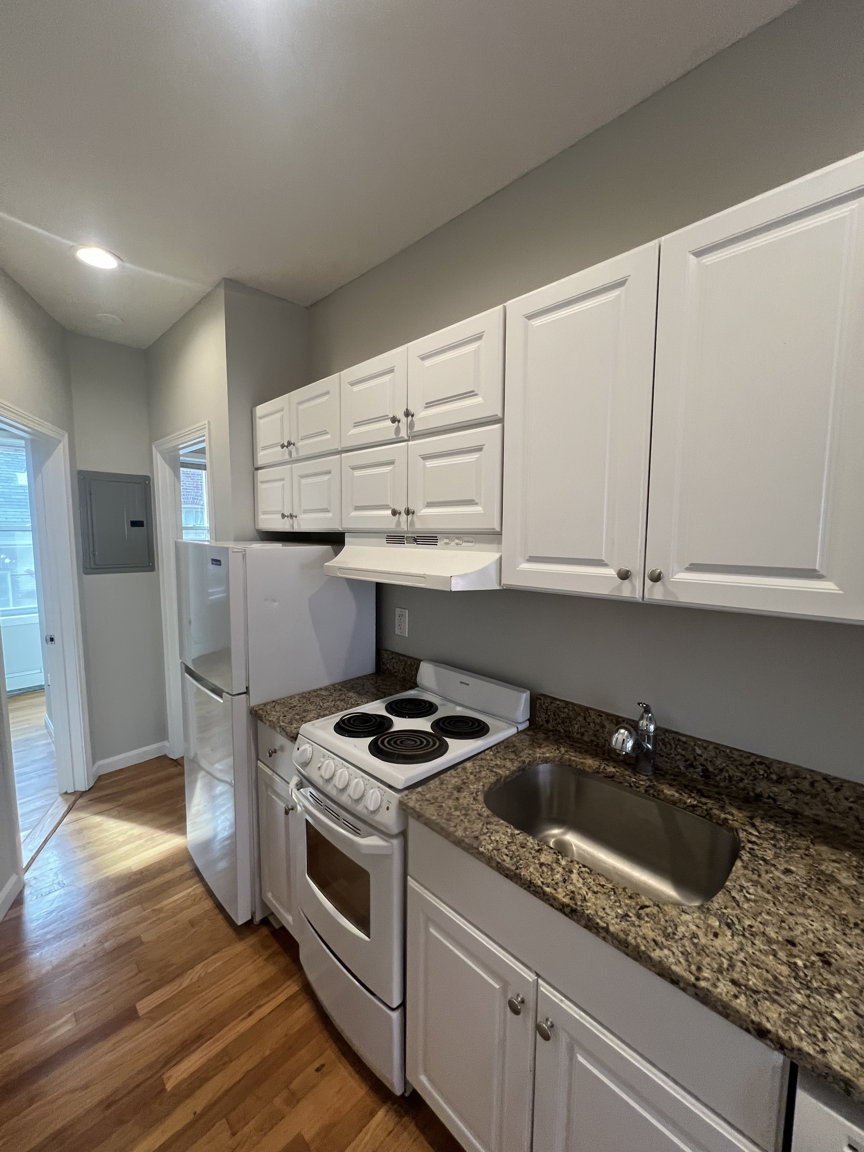 28 Phillips St. — Beacon Hill