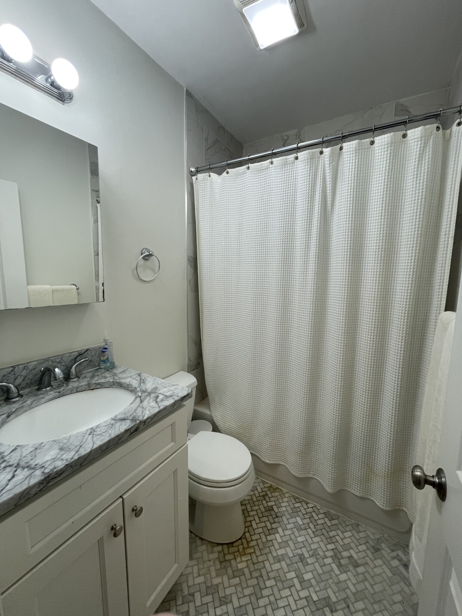 62 West Cedar St, Beacon Hill