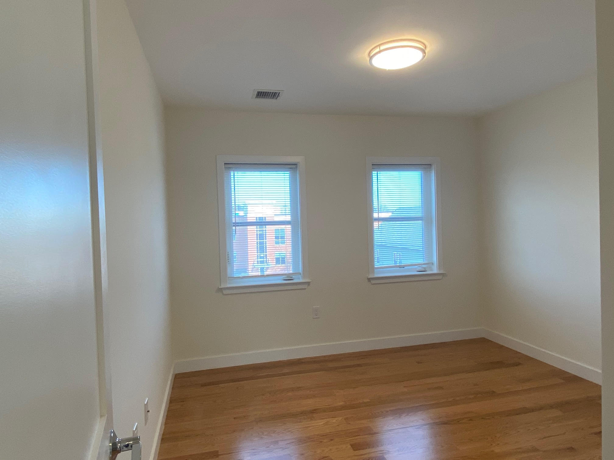 3 bed, 1 bath apartment for rent at 17 Kelley Ct Unit 3, Brighton — photo 3 of 23