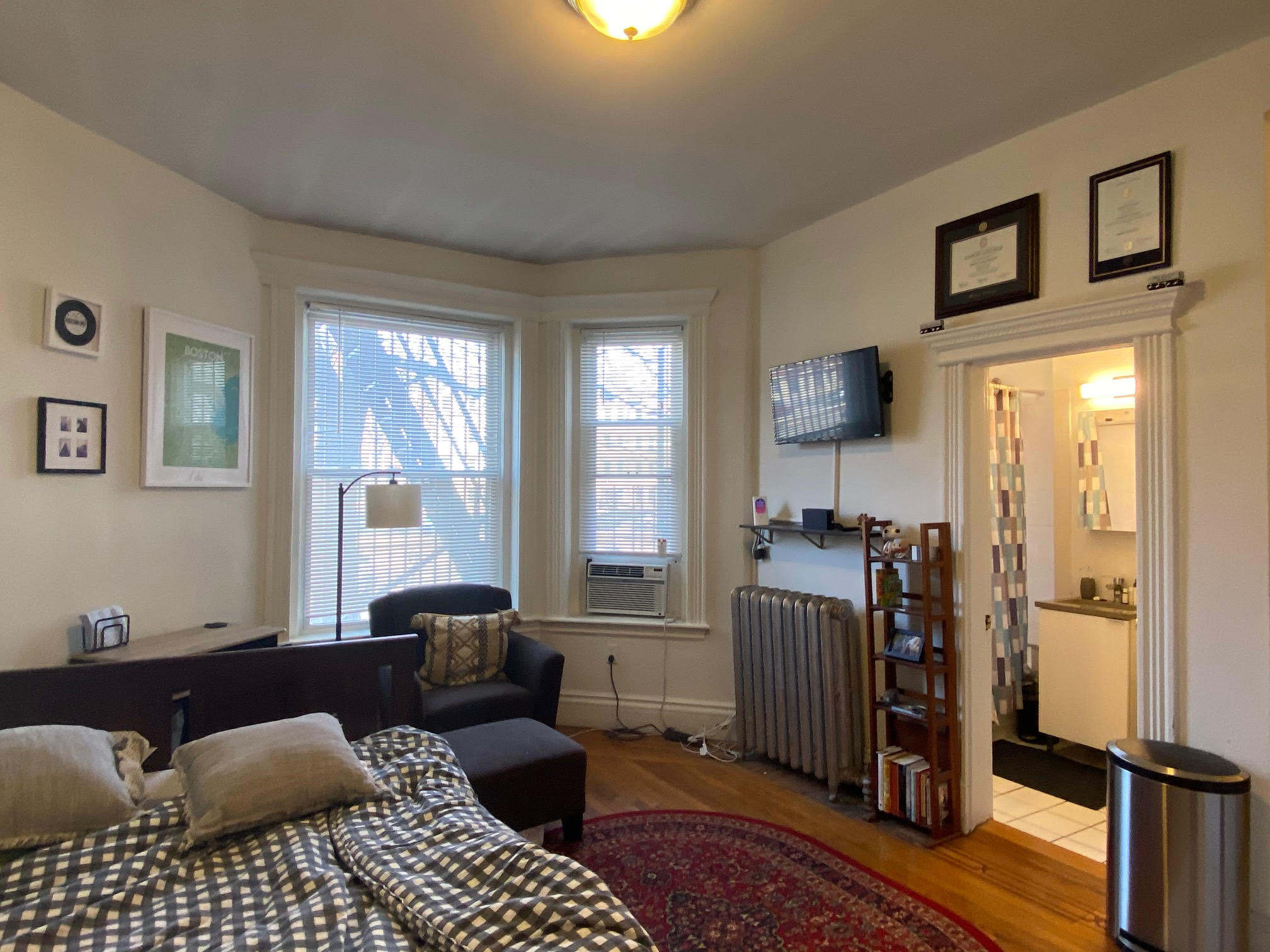 Studio bed, 1 bath apartment for rent at 1298 Commonwealth Ave Unit 1A, Allston