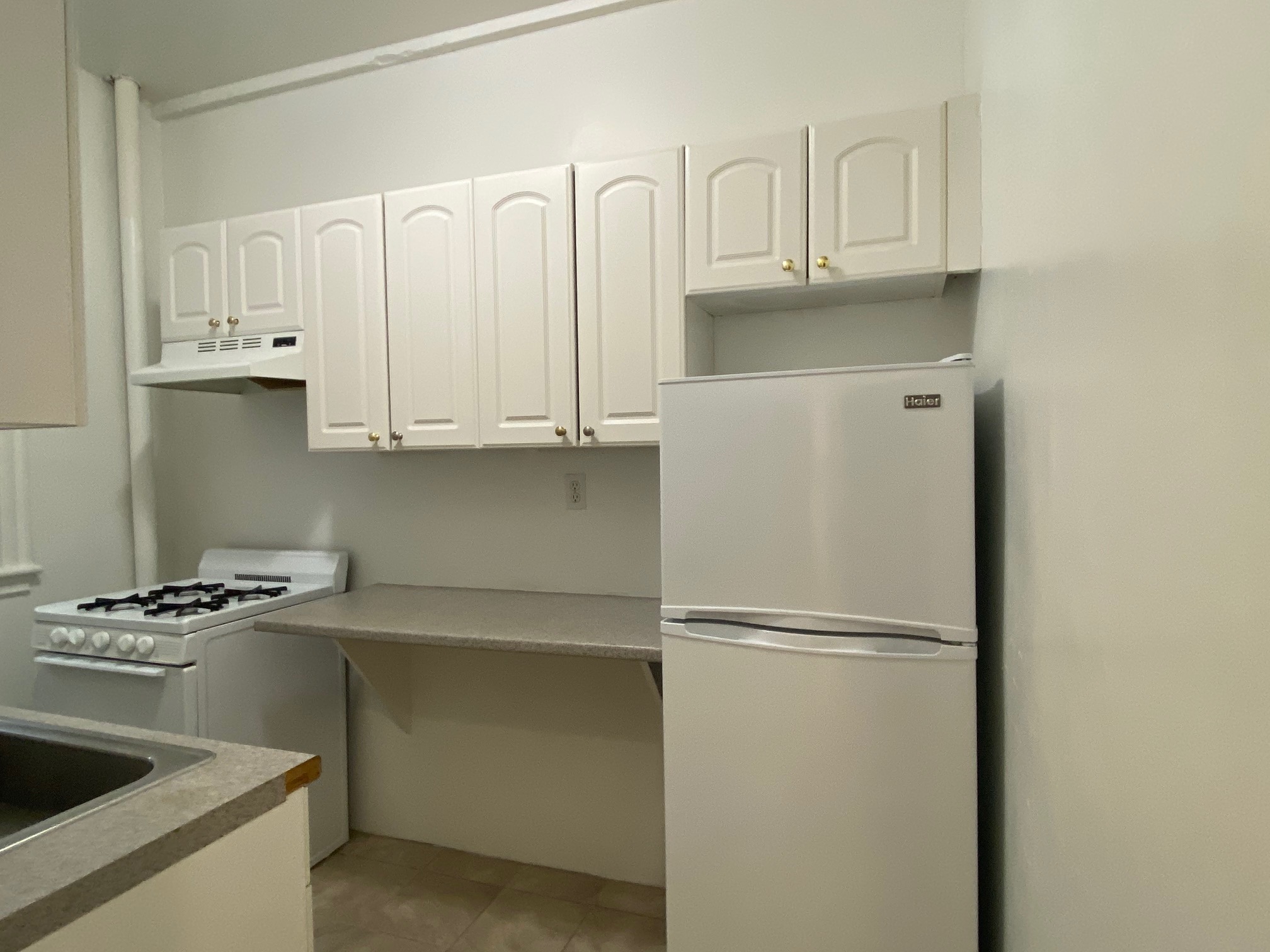Studio bed, 1 bath apartment for rent at 6 Orkney Rd Unit 5, Brighton — photo 2 of 15