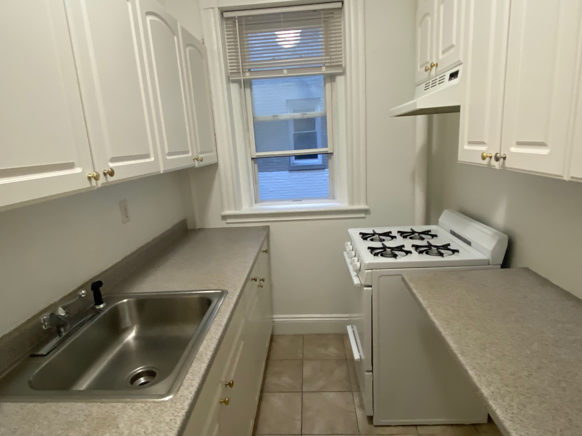 Studio bed, 1 bath apartment for rent at 6 Orkney Rd Unit 5, Brighton