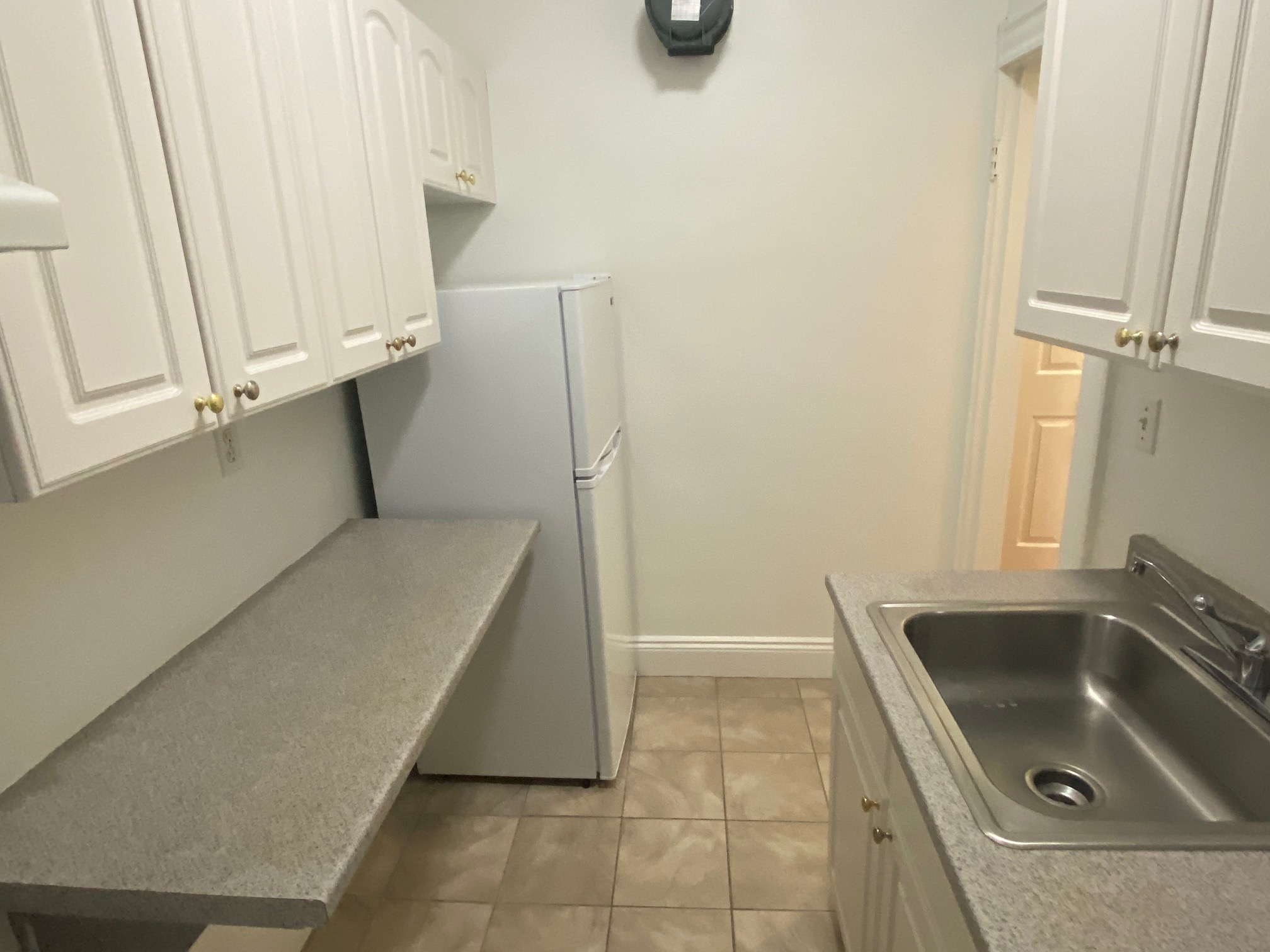 Studio bed, 1 bath apartment for rent at 6 Orkney Rd Unit 5, Brighton — photo 3 of 15
