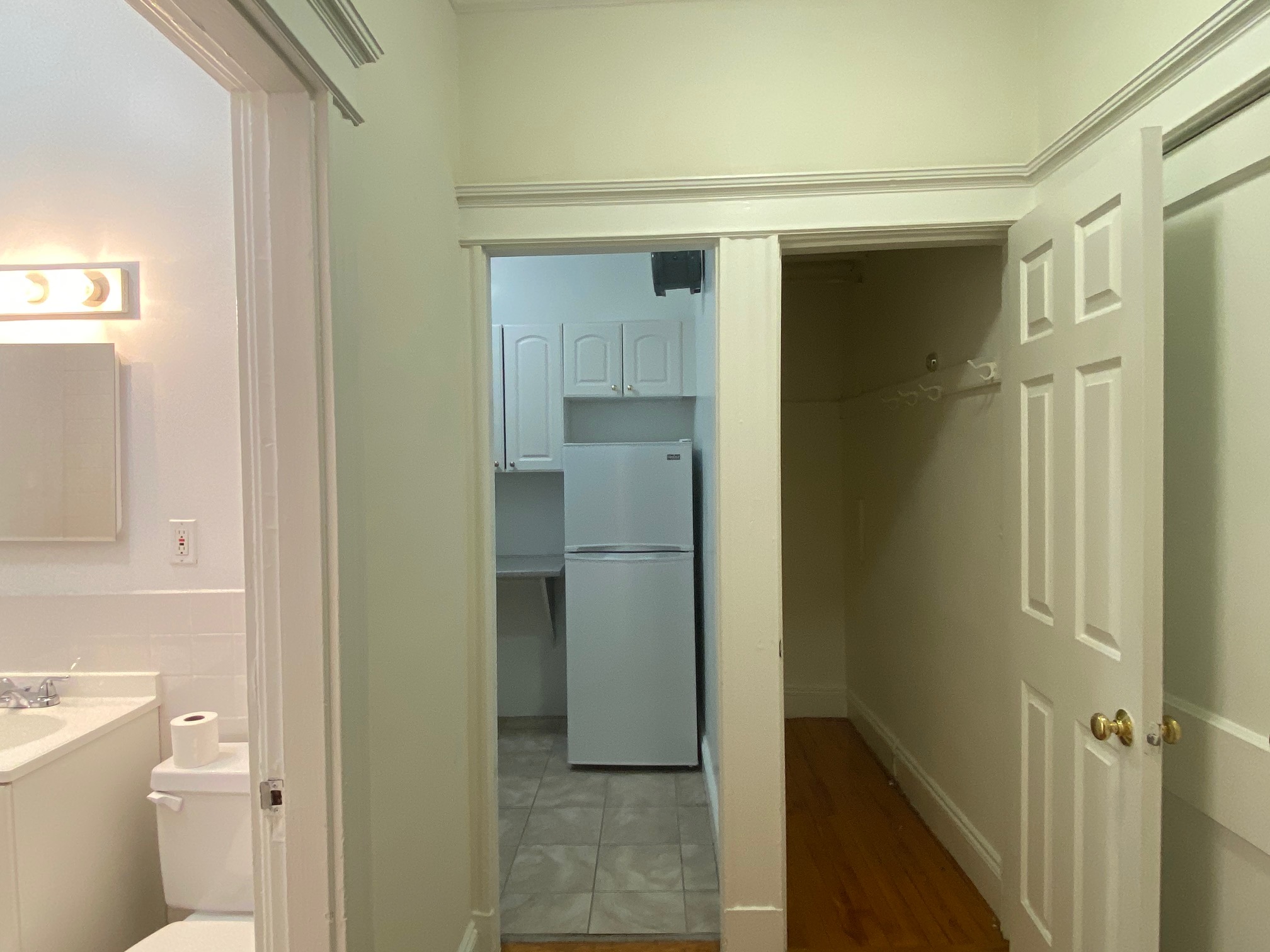 Studio bed, 1 bath apartment for rent at 6 Orkney Rd Unit 5, Brighton — photo 12 of 15