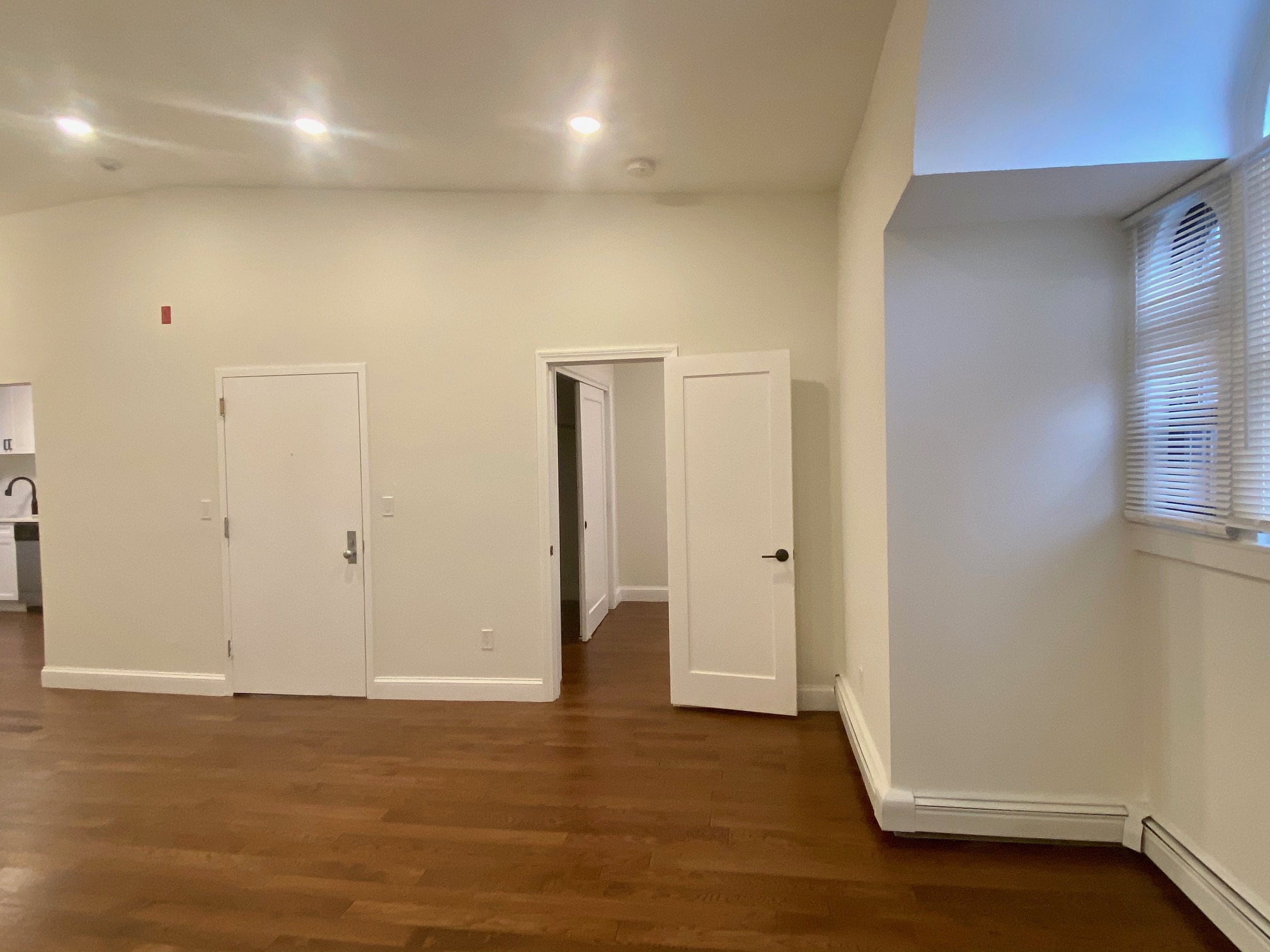 525 Massachusetts Ave, Roxbury