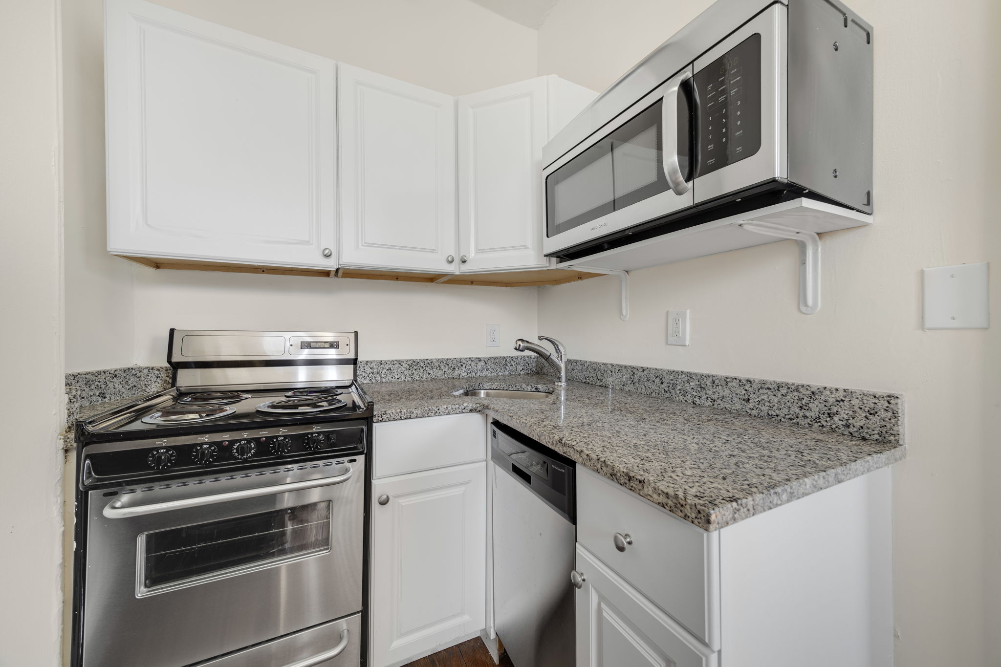 92 Charles St, Beacon Hill