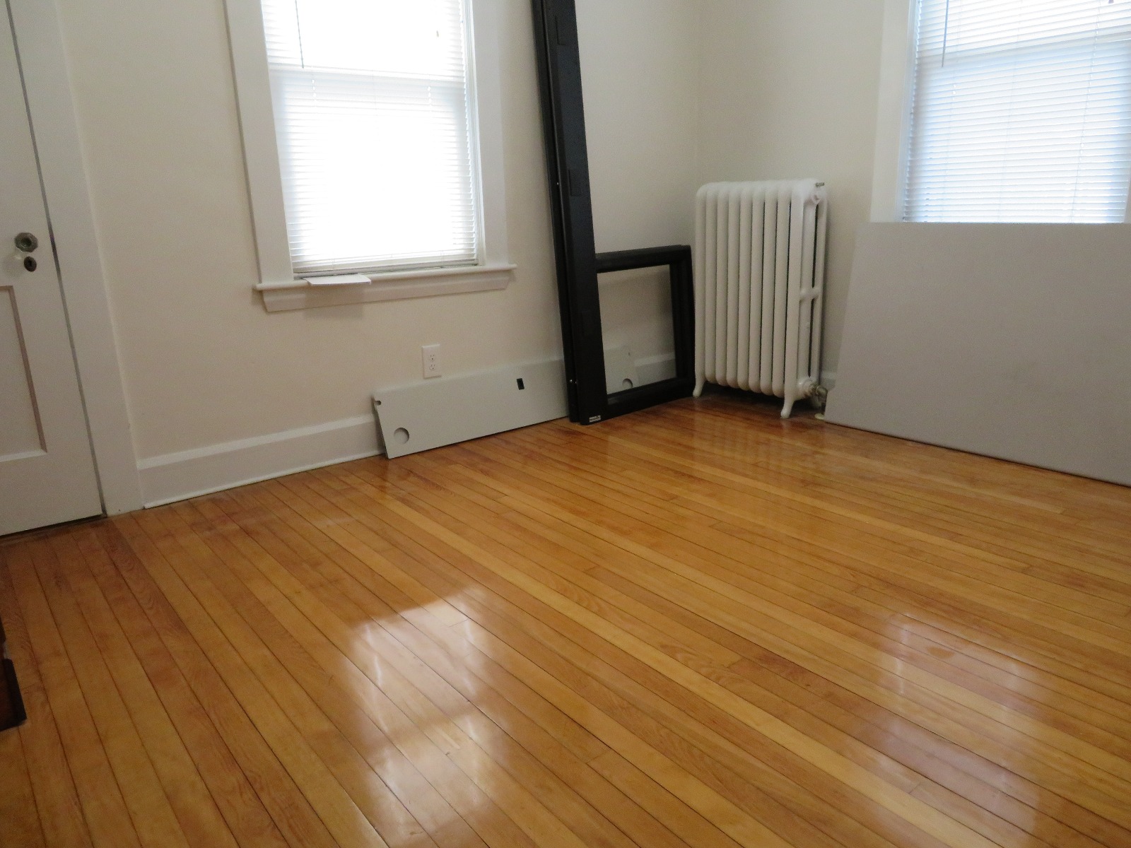 3 bed, 1 bath apartment for rent at 61 Hobart St Unit 1, Brighton — photo 5 of 7