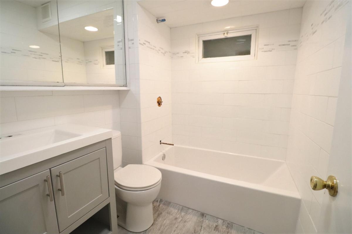 215 Cedar St, Powder House Square