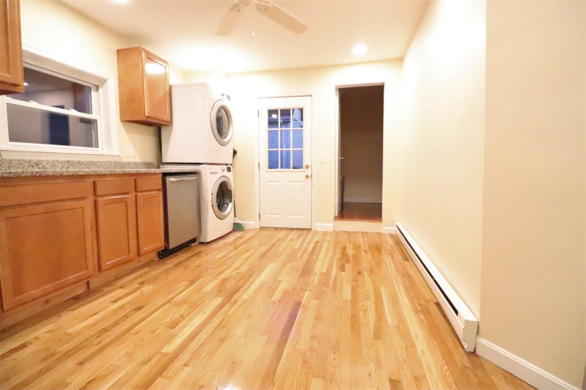 215 Cedar St, Powder House Square