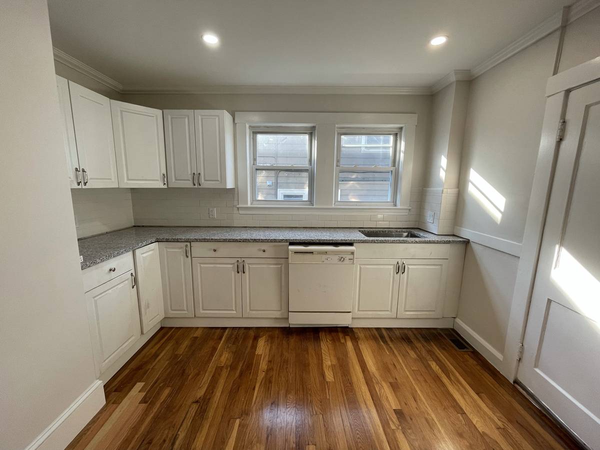 76 Summer St, Watertown