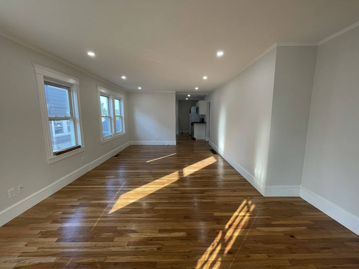 76 Summer St, Watertown