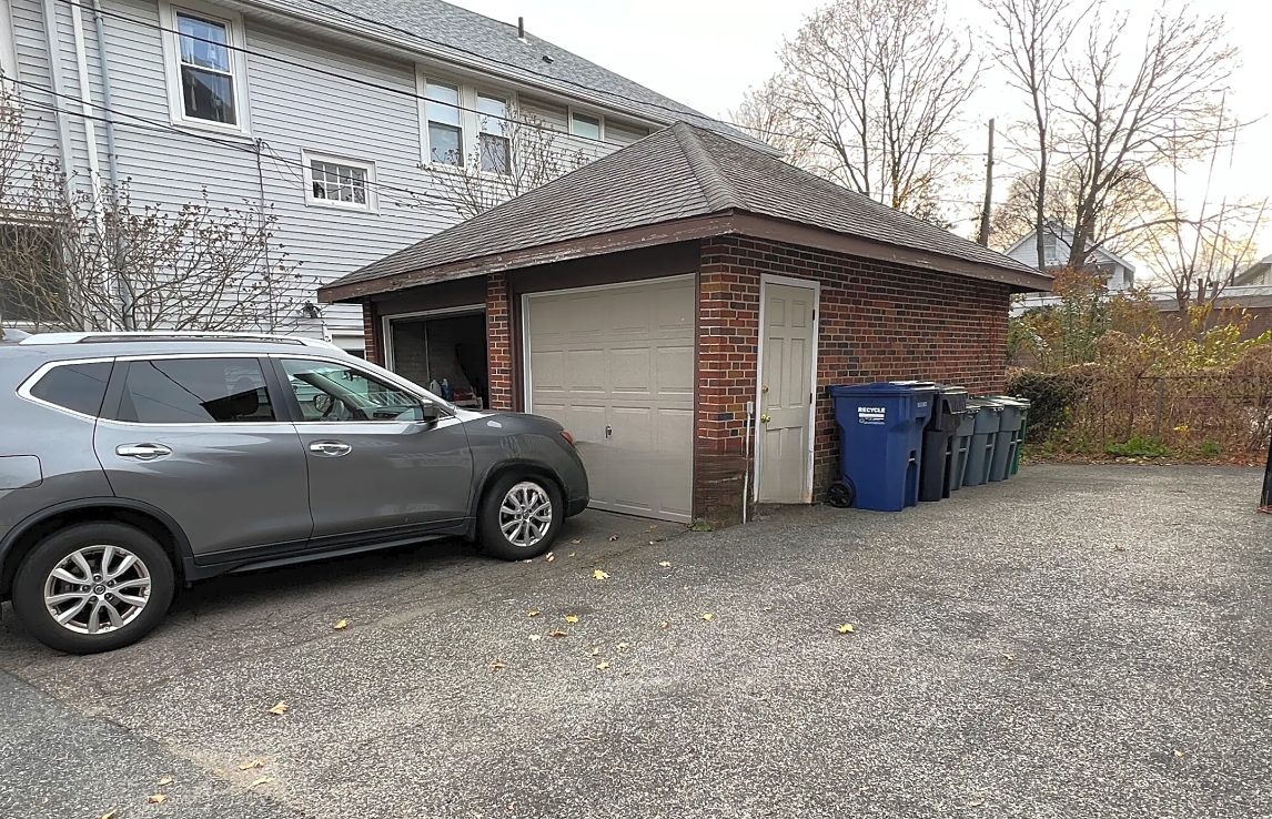 24 Alewife Brook Pkwa, North Cambridge