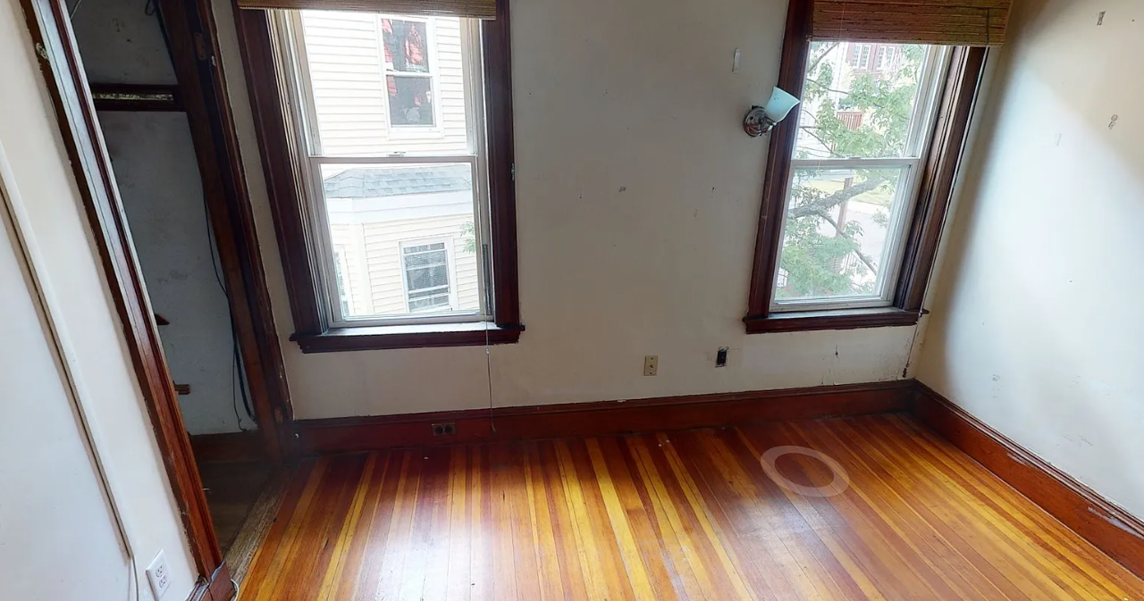 24 Dearborn Rd, Tufts