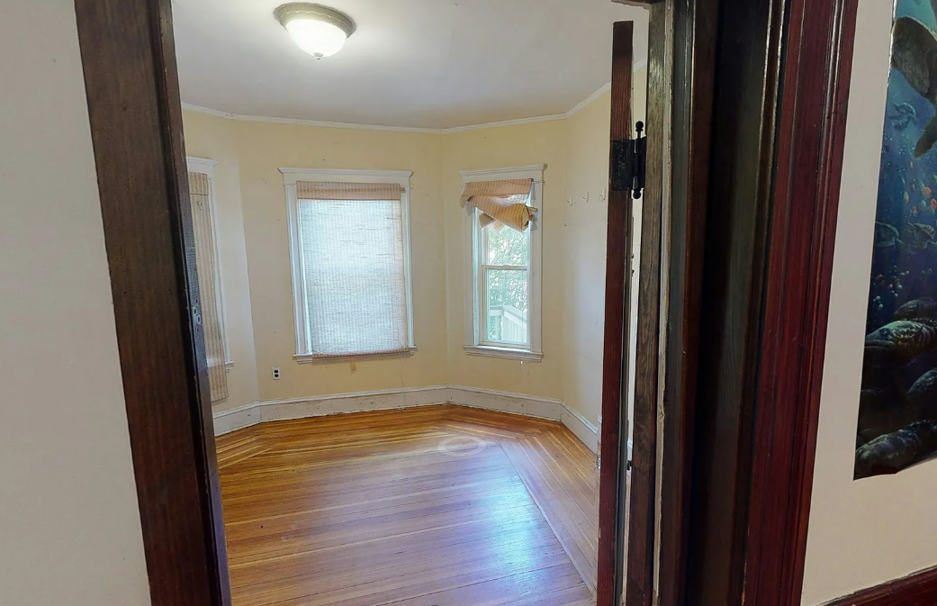 24 Dearborn Rd, Tufts