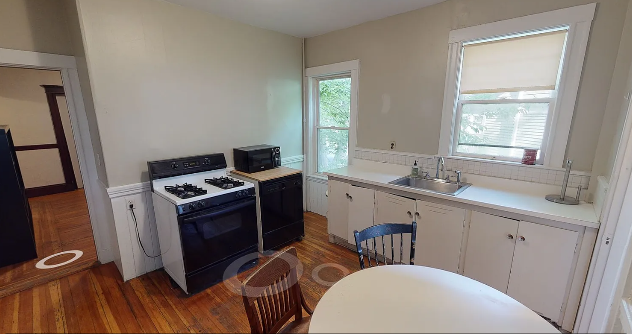 24 Dearborn Rd, Tufts