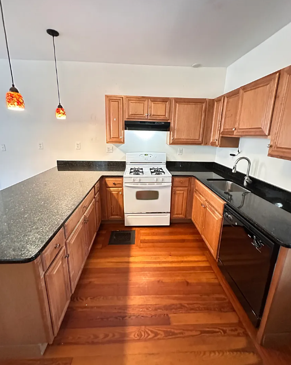 79 Capen St, Medford