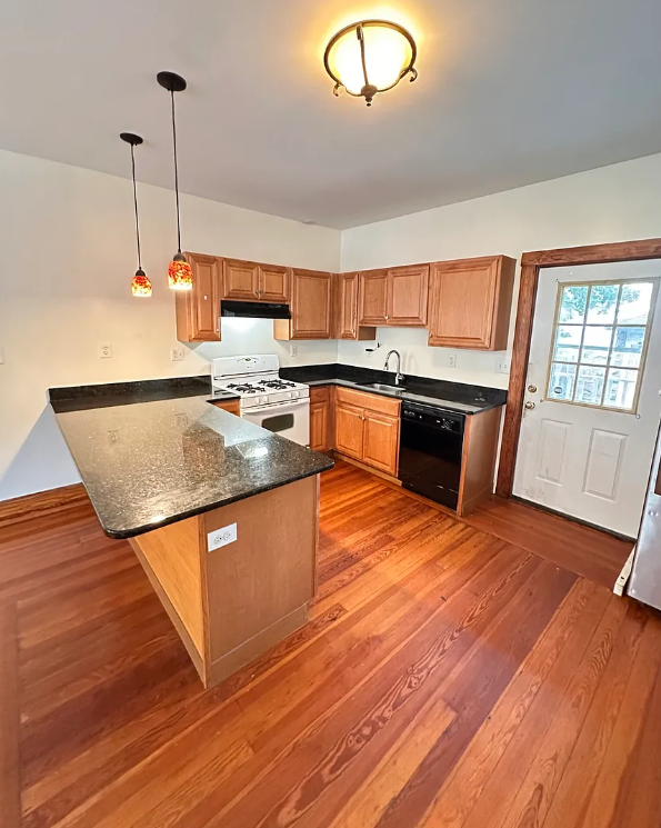 79 Capen St, Medford