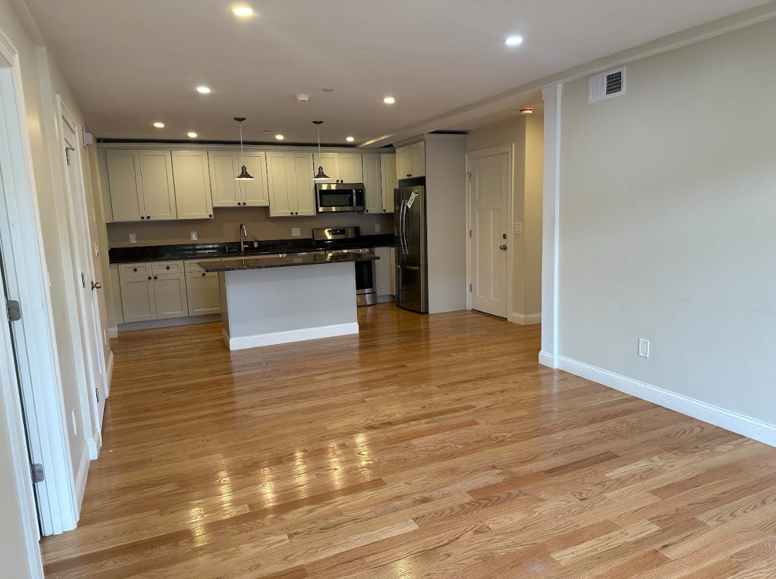 628 Trapelo Rd, Belmont