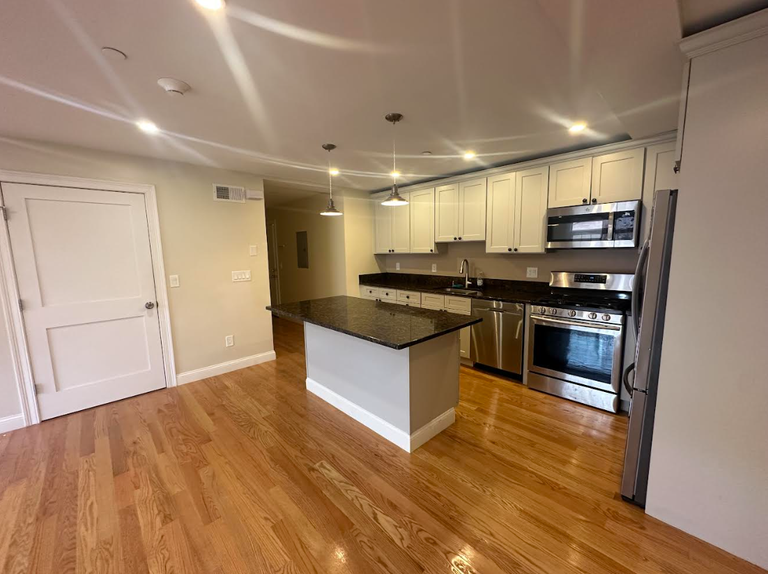 628 Trapelo Rd, Belmont