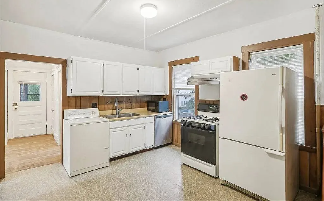 80 Upland Rd, Belmont