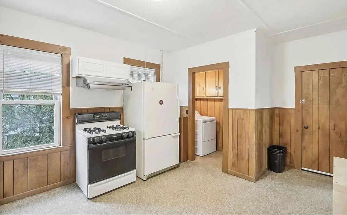 80 Upland Rd, Belmont