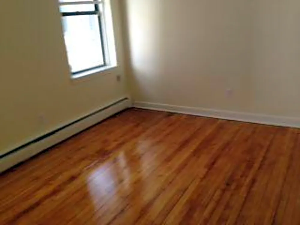 64 Brighton Ave. - 2,400USD / month