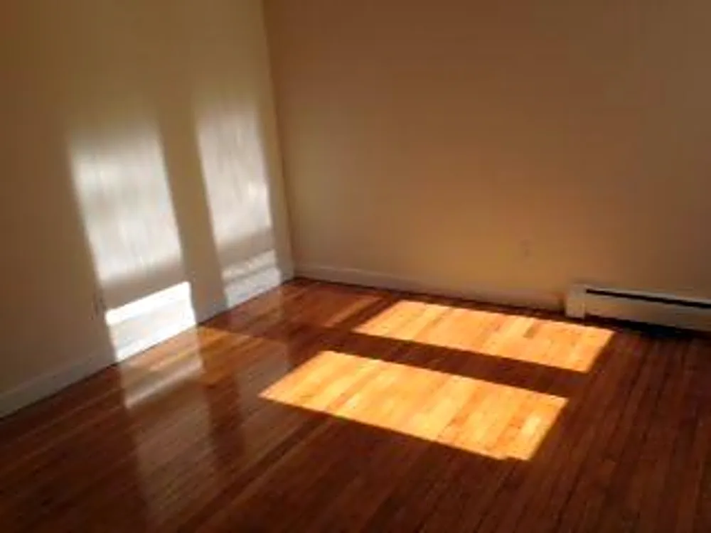 64 Brighton Ave. - 2,400USD / month