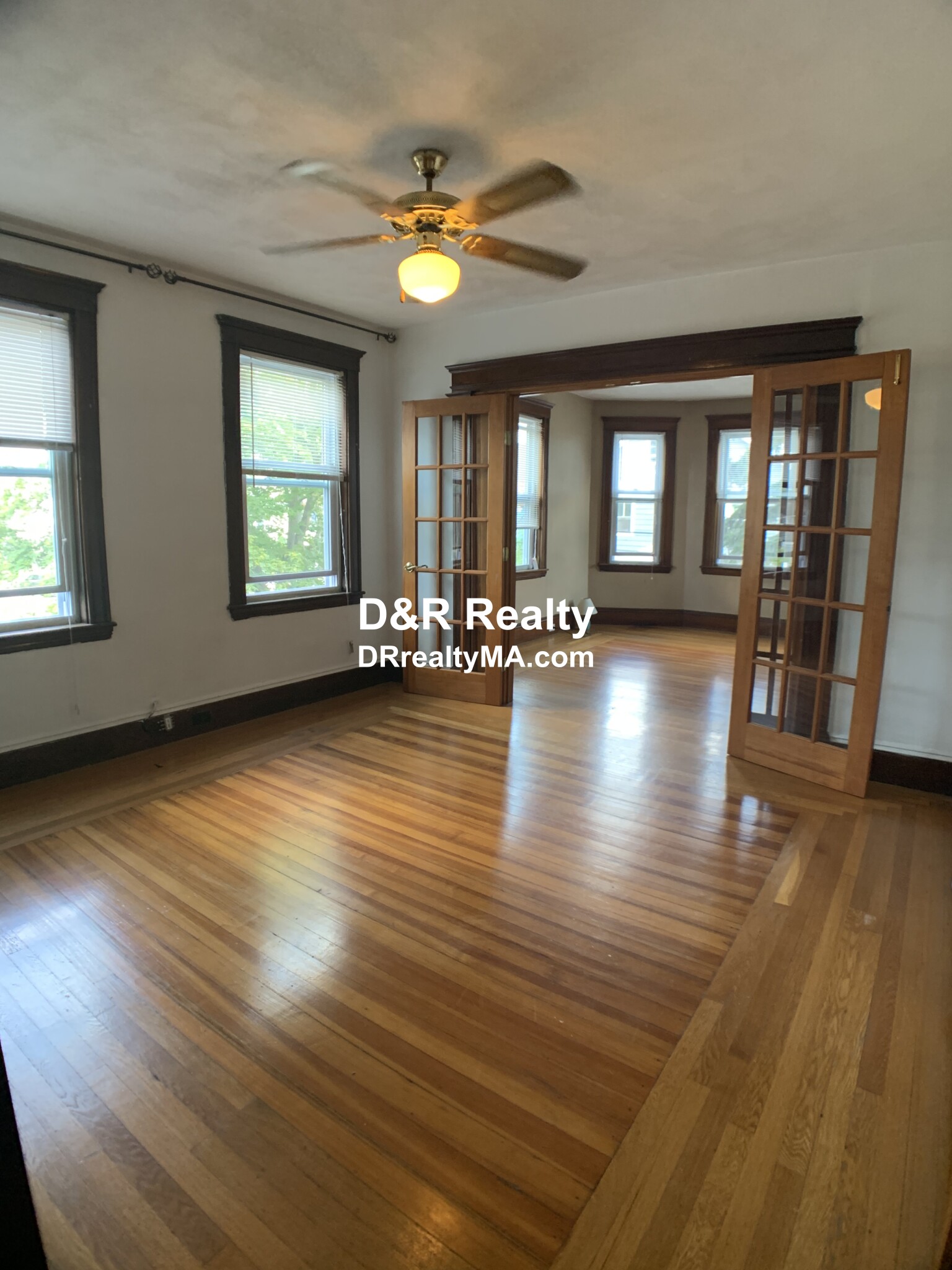 16 Montgomery Ave, Davis Square